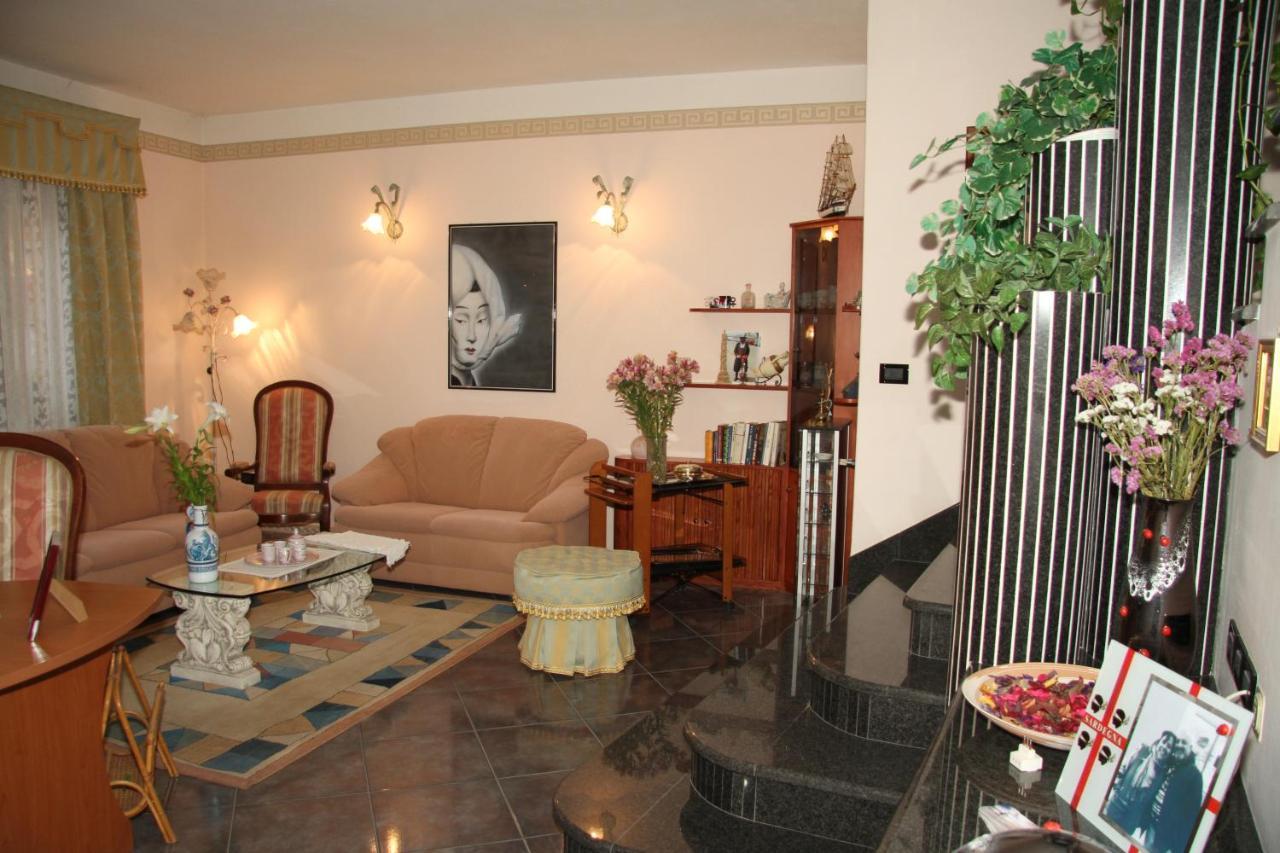 Locazioni Brevi La Rosaviola Guest Rooms Teulada Ngoại thất bức ảnh